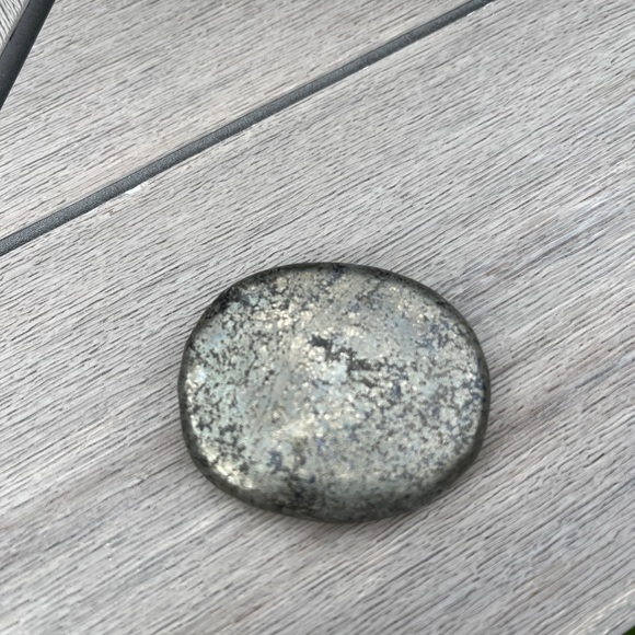 Authentic pyrite flat palm stone, polished - Picture 5 of 5